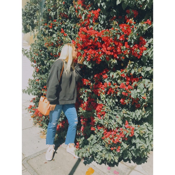 MEET YOUR POSHER🌻 - Picture 1 of 7